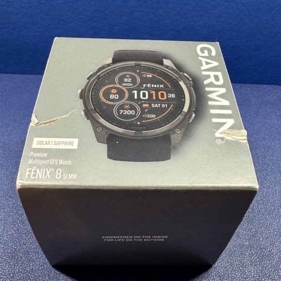 Garmin fenix 8 AMOLED Sapphire GPS Smartwatch 51 mm Carbon Gray DLC Titanium - Picture 5 of 6